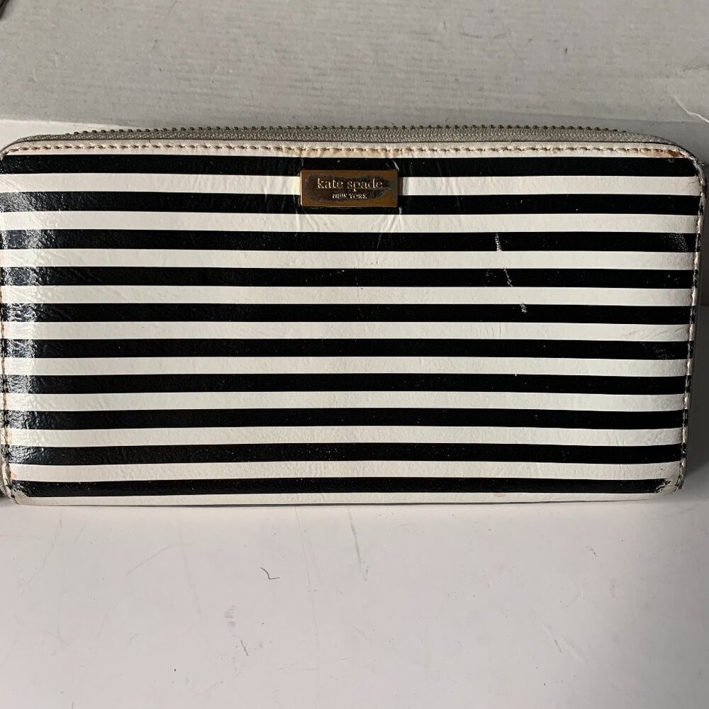 KATE SPADE BLACK AND WHITE STRIPED WALLET